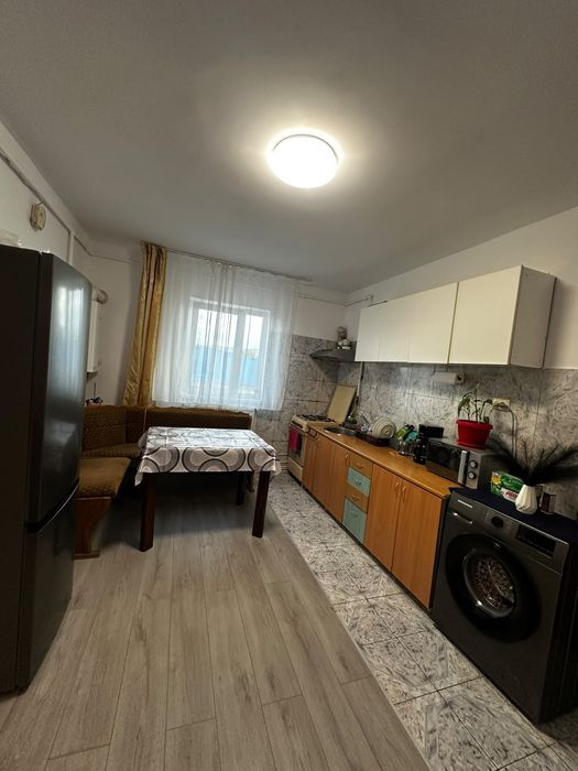 Închiriez apartament