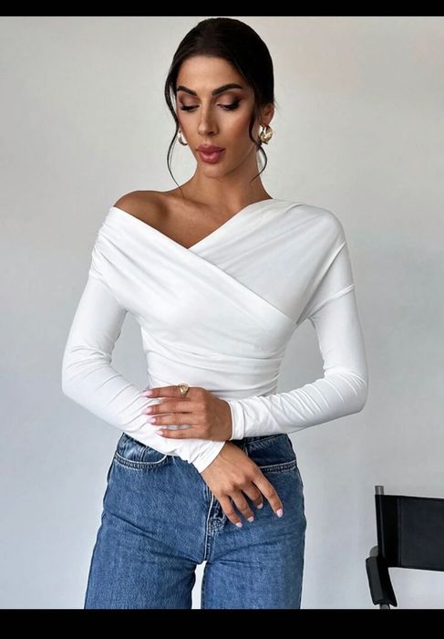 Бяла нежна блуза цвят бял