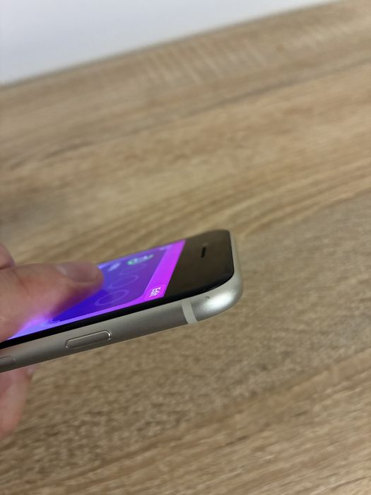 iPhone SE 3 2022 64 GB White – stare bună