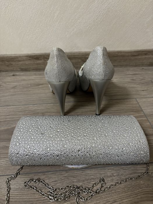 Комплект обувки с чанта