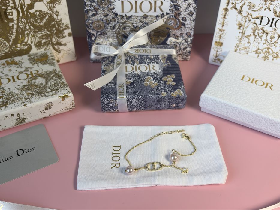 Дамска Гривна Dior Златна с Камъче