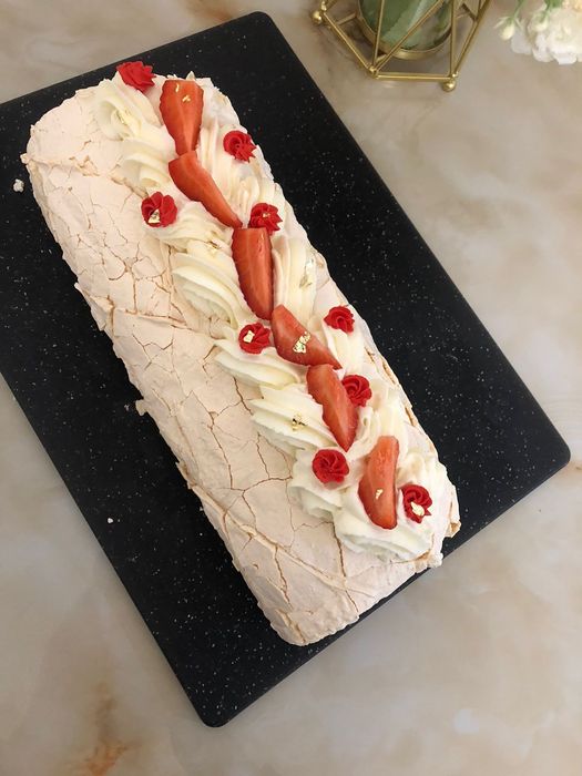 Меренговый рулет и торт