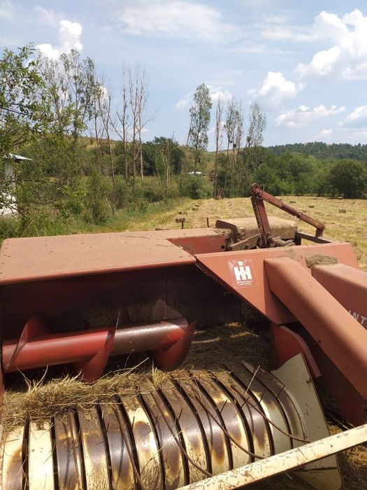 Vand presa de baloti dreptunghiulari mc cormik international