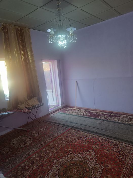 Barcha qulayliklarga ega 2 sotuqli hovli sotiladi