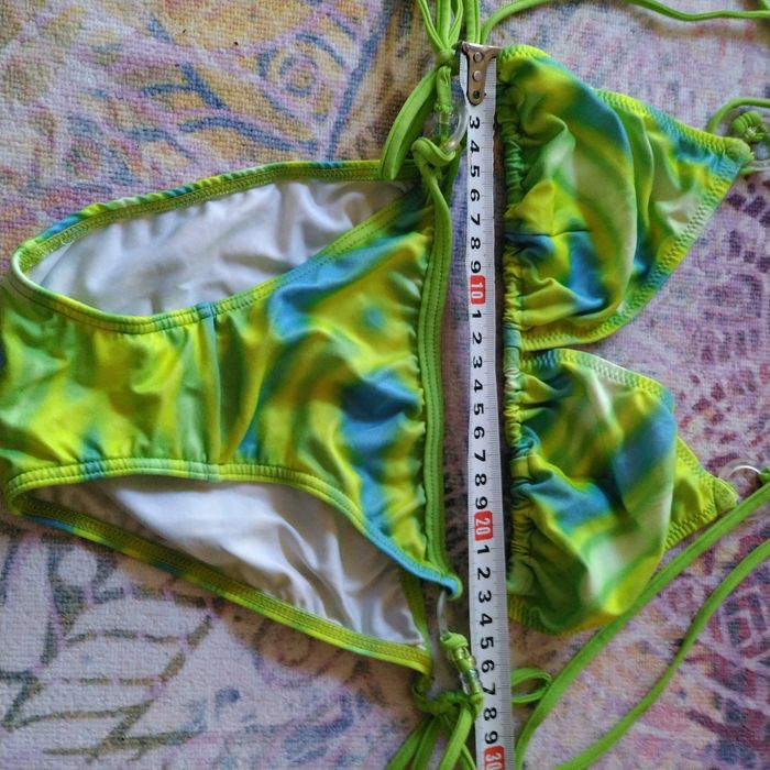 Разкошна нова поличка Vogue и нови панталонки Reebok и бански