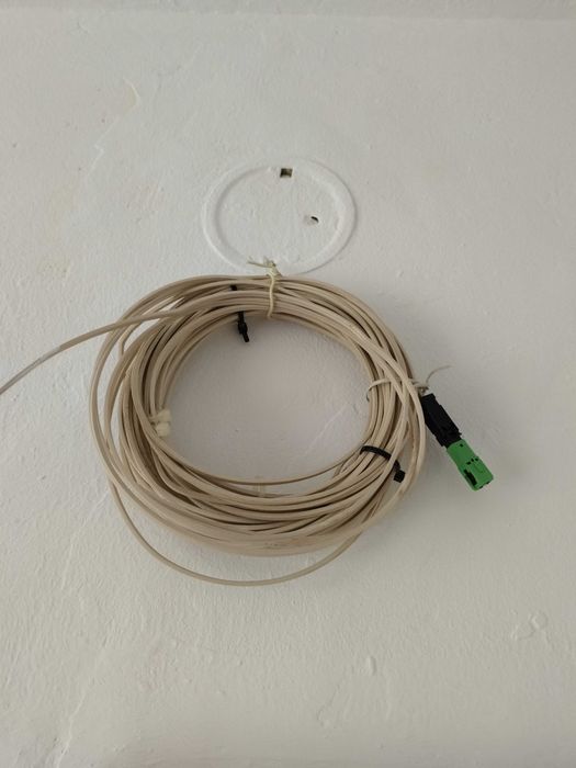 Cablu fibra optica 30 m aprox cu armatura de otel și mufa