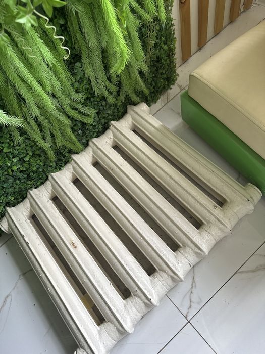 Продам чугунную батарею