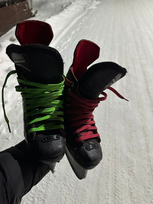 Продам коньки bauer