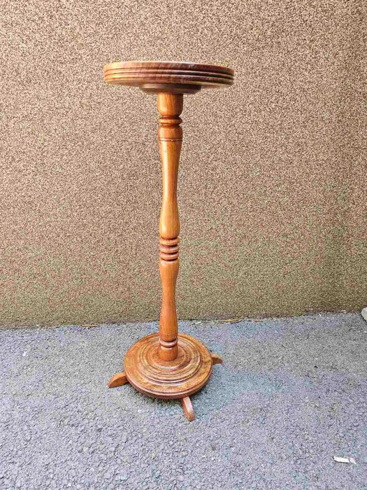 Ретро стойка от дърво