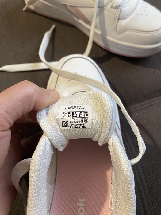 Adidasi fete nou nr 32,5