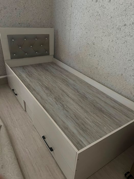 СРОЧНО продам стильную кровать