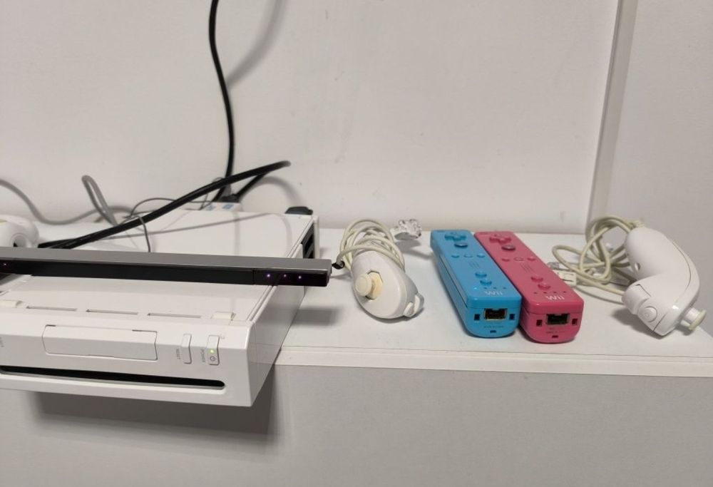 Nintendo Wii set complet plus 700 jocuri