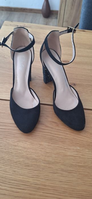 Pantofi eleganți cu bareta