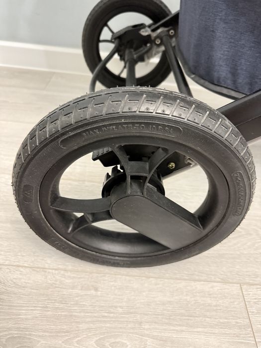 Продам практический новую коляску