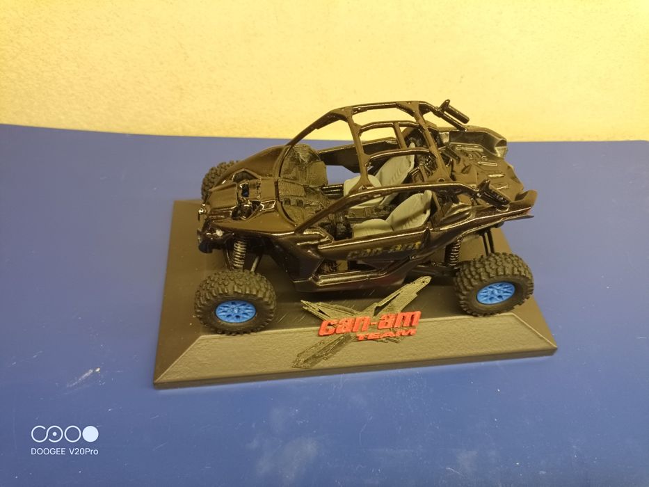 Модел в мащаб на can am Maverick X3