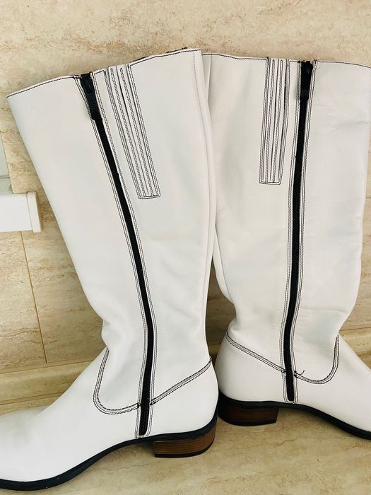 Дамски бели ботуши от естествена кожа