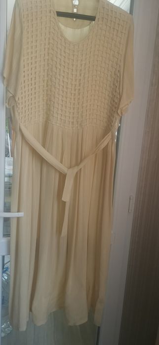 Продавам рокля 54размер