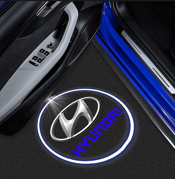 Проекция, подсветка с логотипом автомобиля Hyundai.