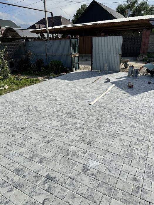 Укладка тротуарной плитки (брусчатки)