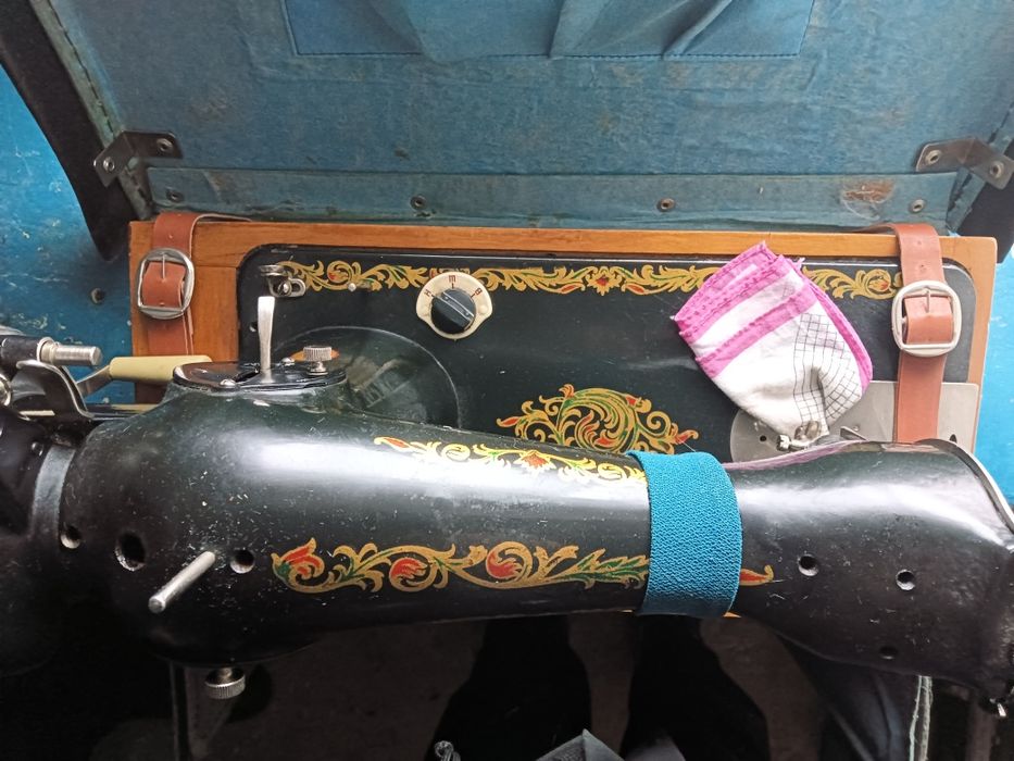 Продам швейную машину