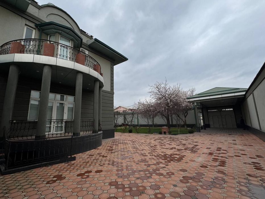 Азербайджанский культурный центр, Аэропорт