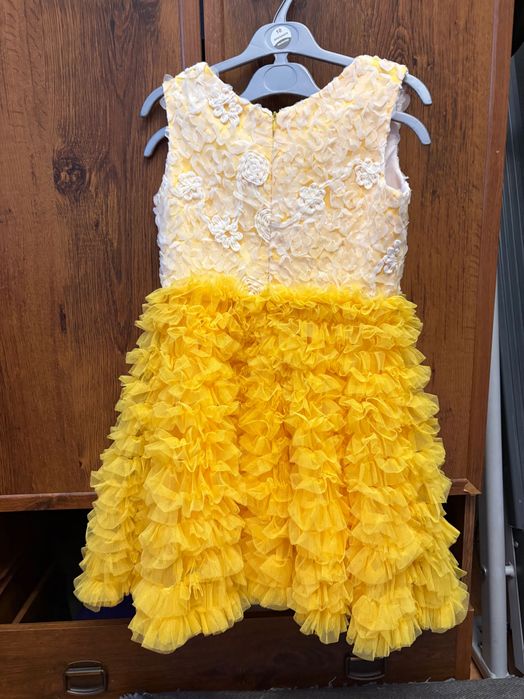 Нарядное платье на девочку