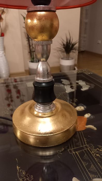 Veioză din lemn vechie restaurata cu foiță de aur.