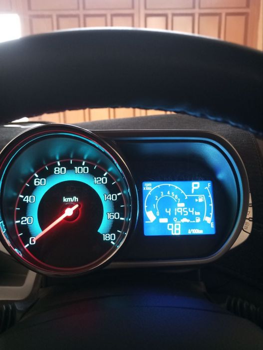 Spark sotiladi oladiganlar telefon qilin