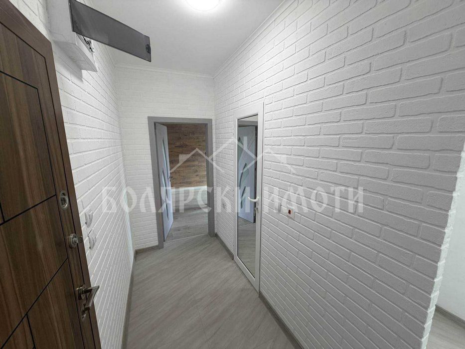 Реновирана Южна гарсониера в кв.Бузлуджа