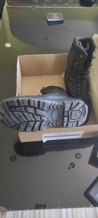 Цели полеви обувки