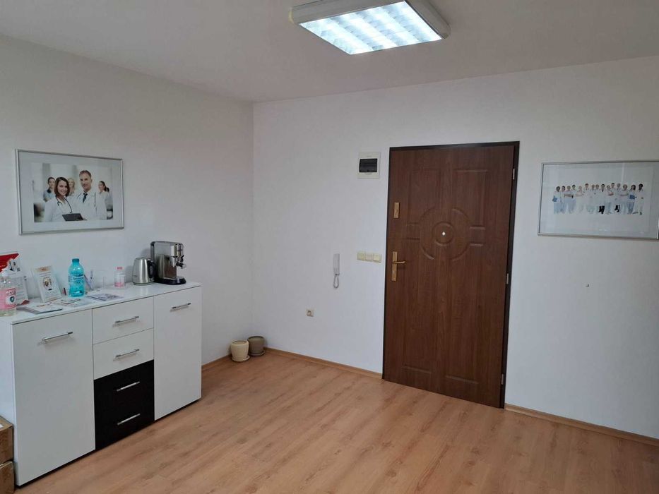 Дава се под наем Офис в Варна, Център - 37 кв.м за 350 € - Снимка #3