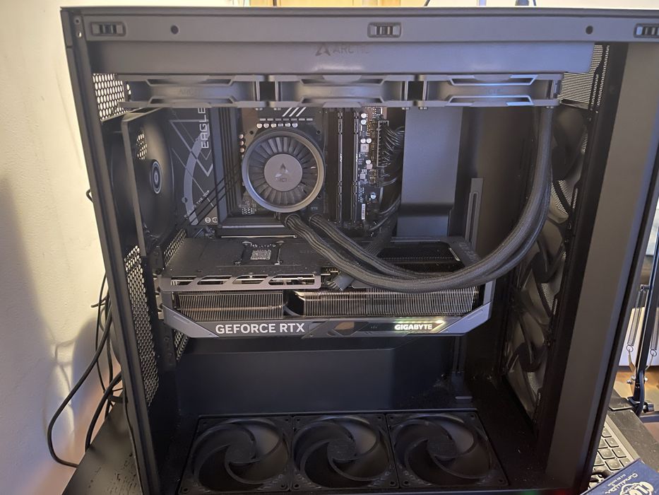 PC Gaming 6 luni vechime RTX 5080