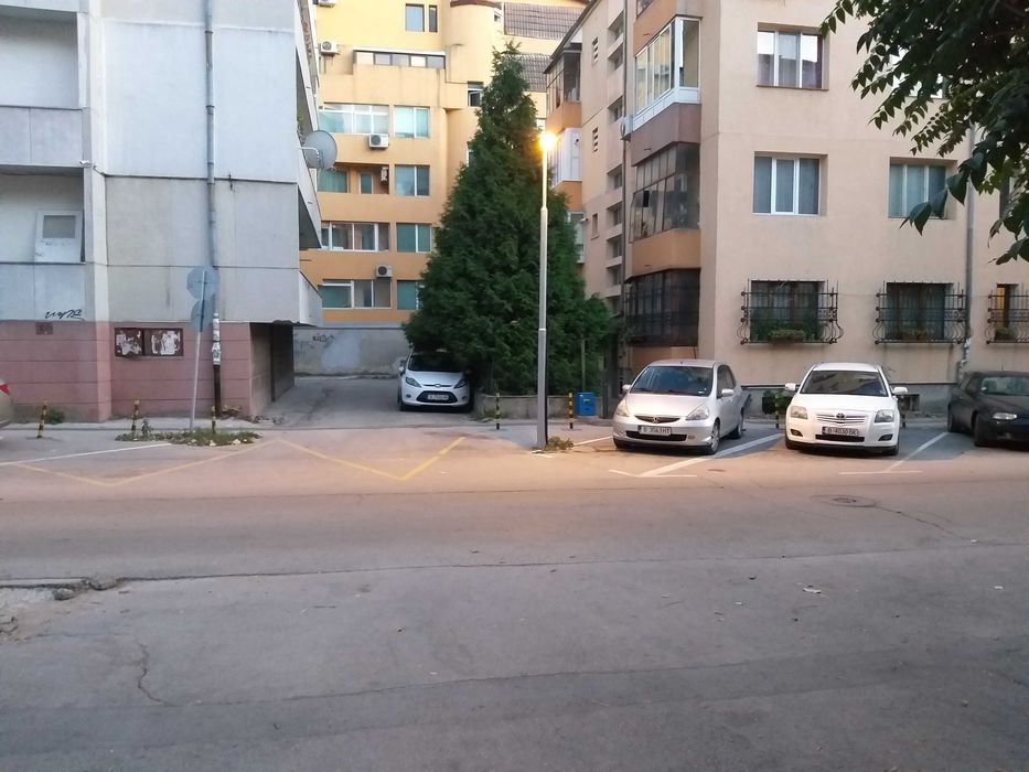 Дава се под наем Гараж / Паркомясто в Варна, Червен площад - 20 кв.м за 139.23 € - Снимка #3