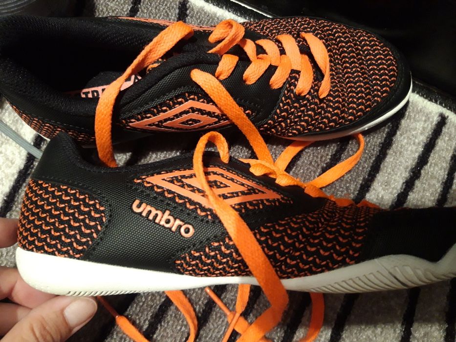 Нови маратонки  umbro