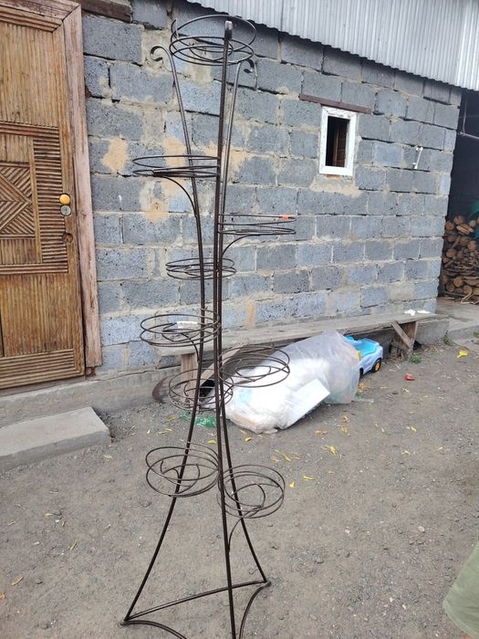 Продаю подставку для цветов