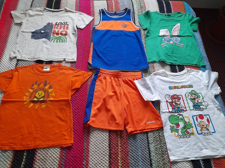 Costum bachet si lot tricouri 134 7-8 ani