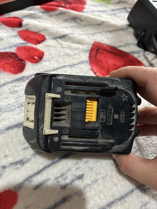 Acumulator cu incarcator hitachi multivolt makita