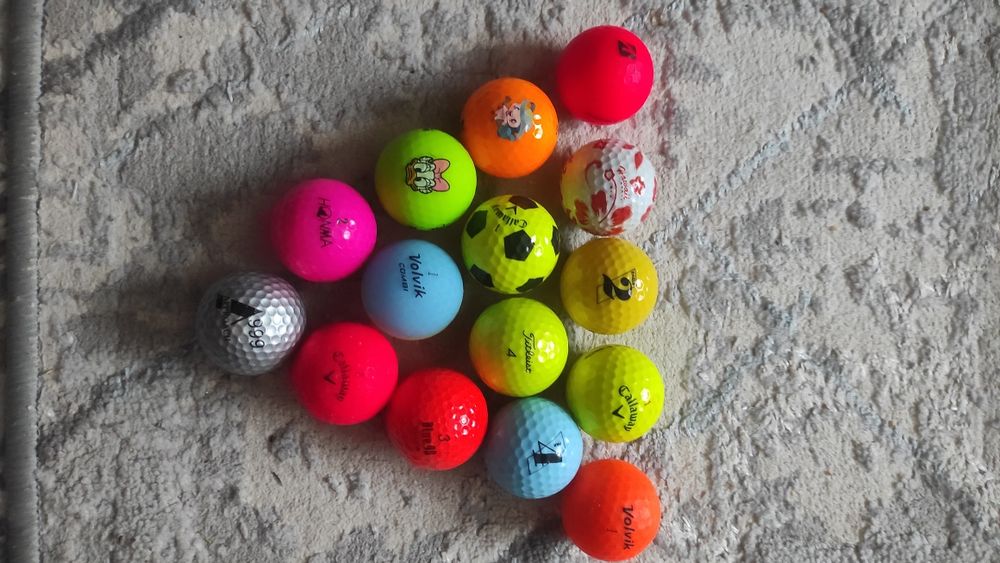 Продаю шары для гольфа разные белые и цветные