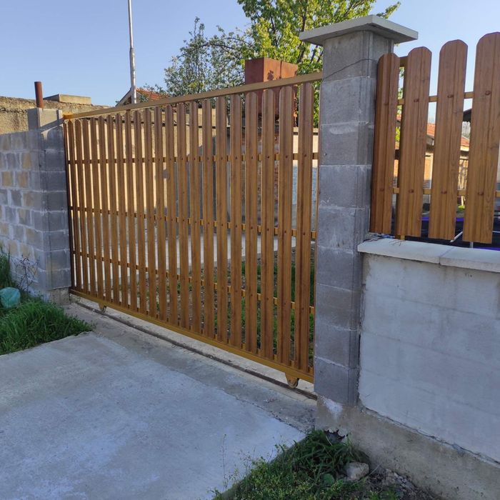 Дворни и пешеходни врати с метални профили- Оградки Бг