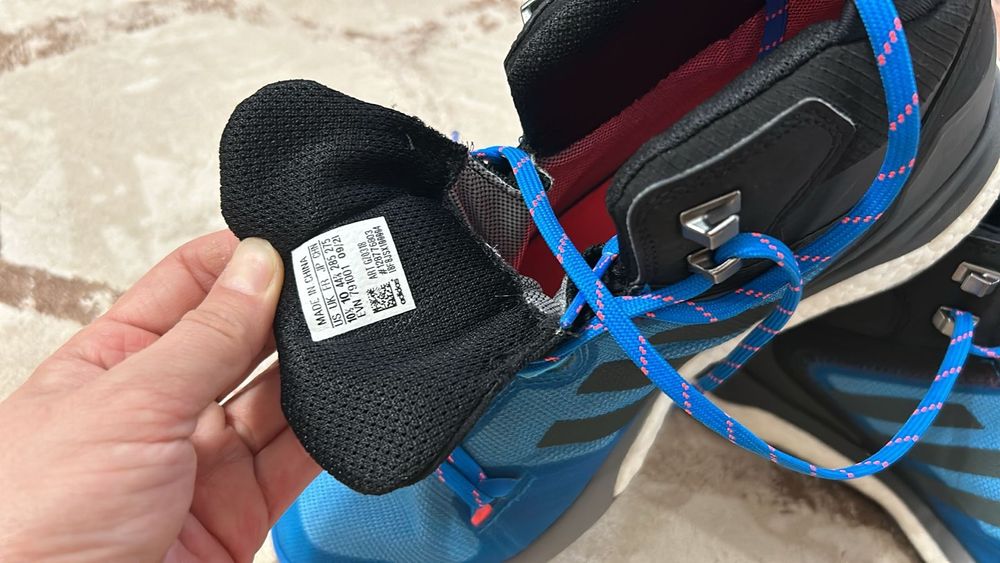 Продам кроссовки Адидас