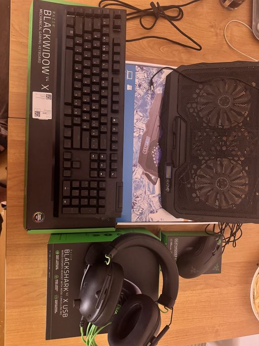 Продам комплект игровой периферии Razer (клавиатура, мышь, наушники)