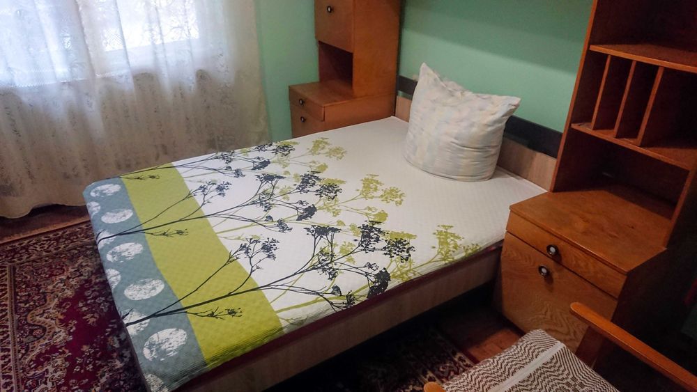 Inchiriez camera la casa, zona Copou, pentru una-doua fete