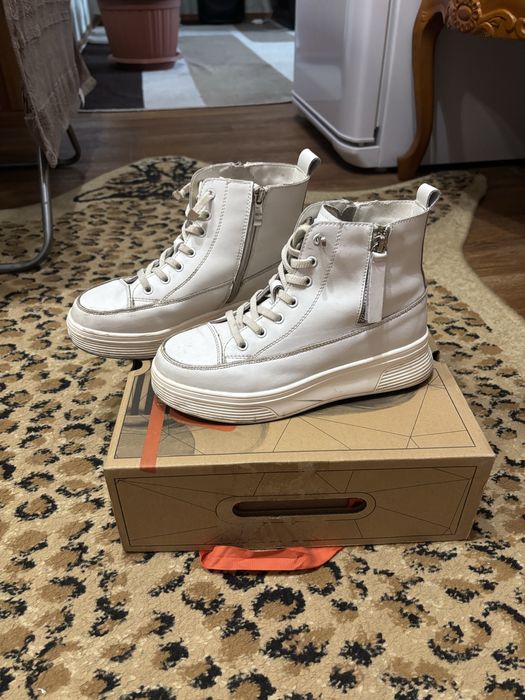 Ботинки в отличном состоянии размер 37