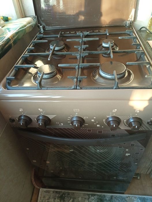 Продается газовая плита Гефест в хорошем состоянии