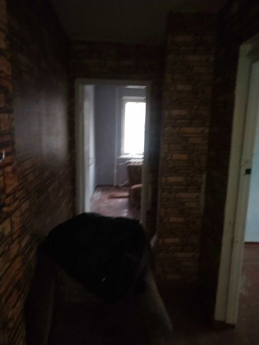 Angrenda 2 xonali kvartira sotiladi gishtli uy 3 etaj