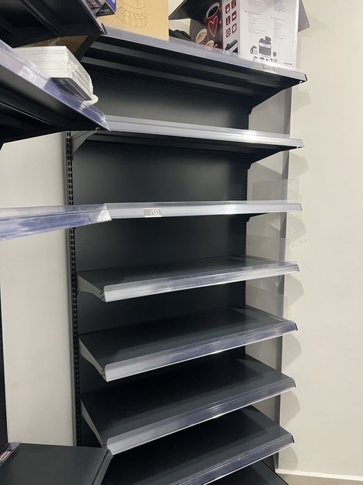 Метални рафтове-стелажи