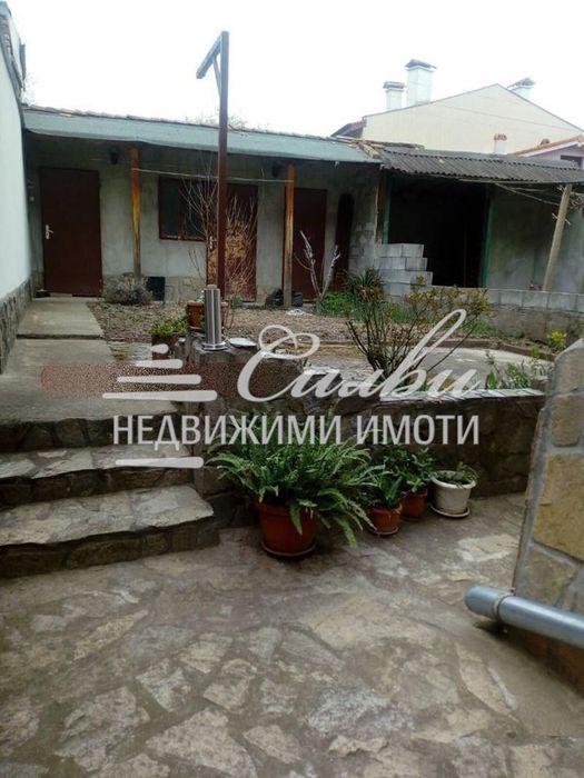 Етаж от ТУХЛЕНА къща на плоча - кв. Военно училище