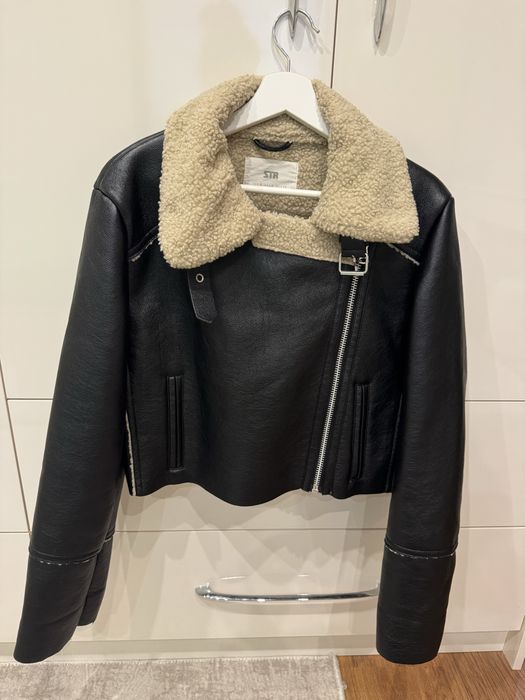 Късо кожено дамско яке Stradivarius М