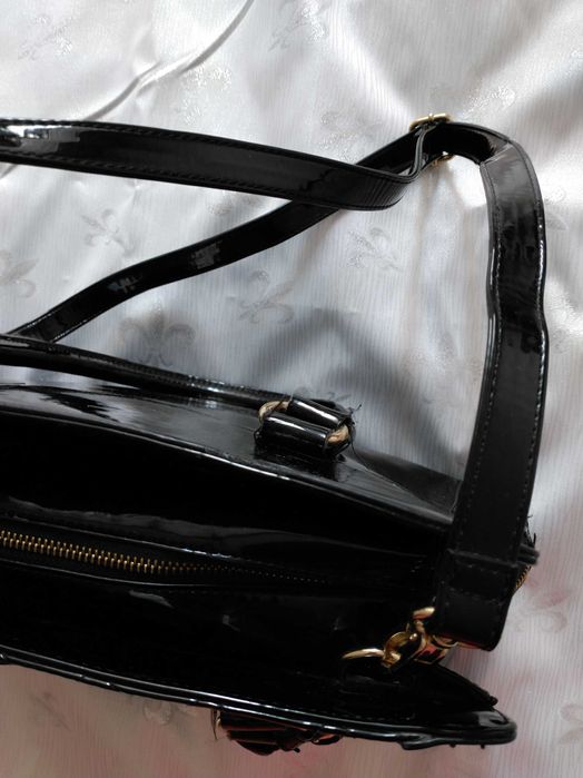 Продам лаковую сумку - портфель бренд ALDO