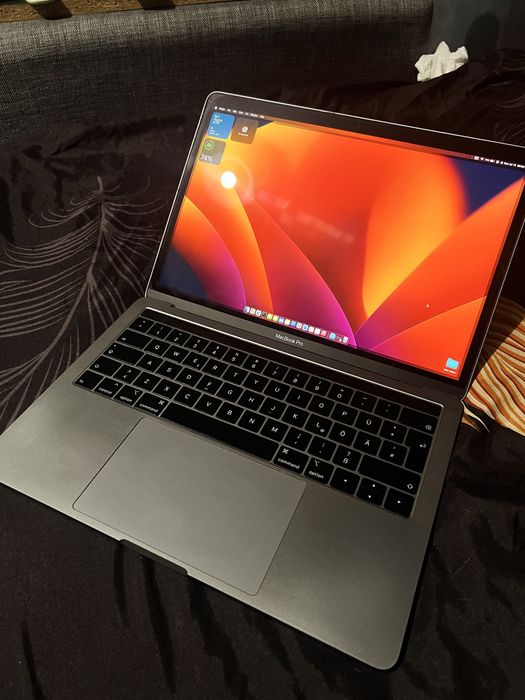 MacBook Pro i5 16gb 13.3inch 500gb ssd
